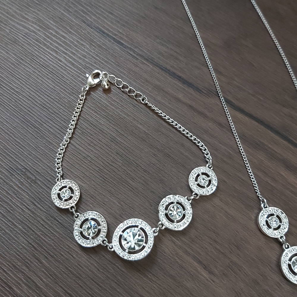 Necklace and bracelet bundle - Picture 2 of 3